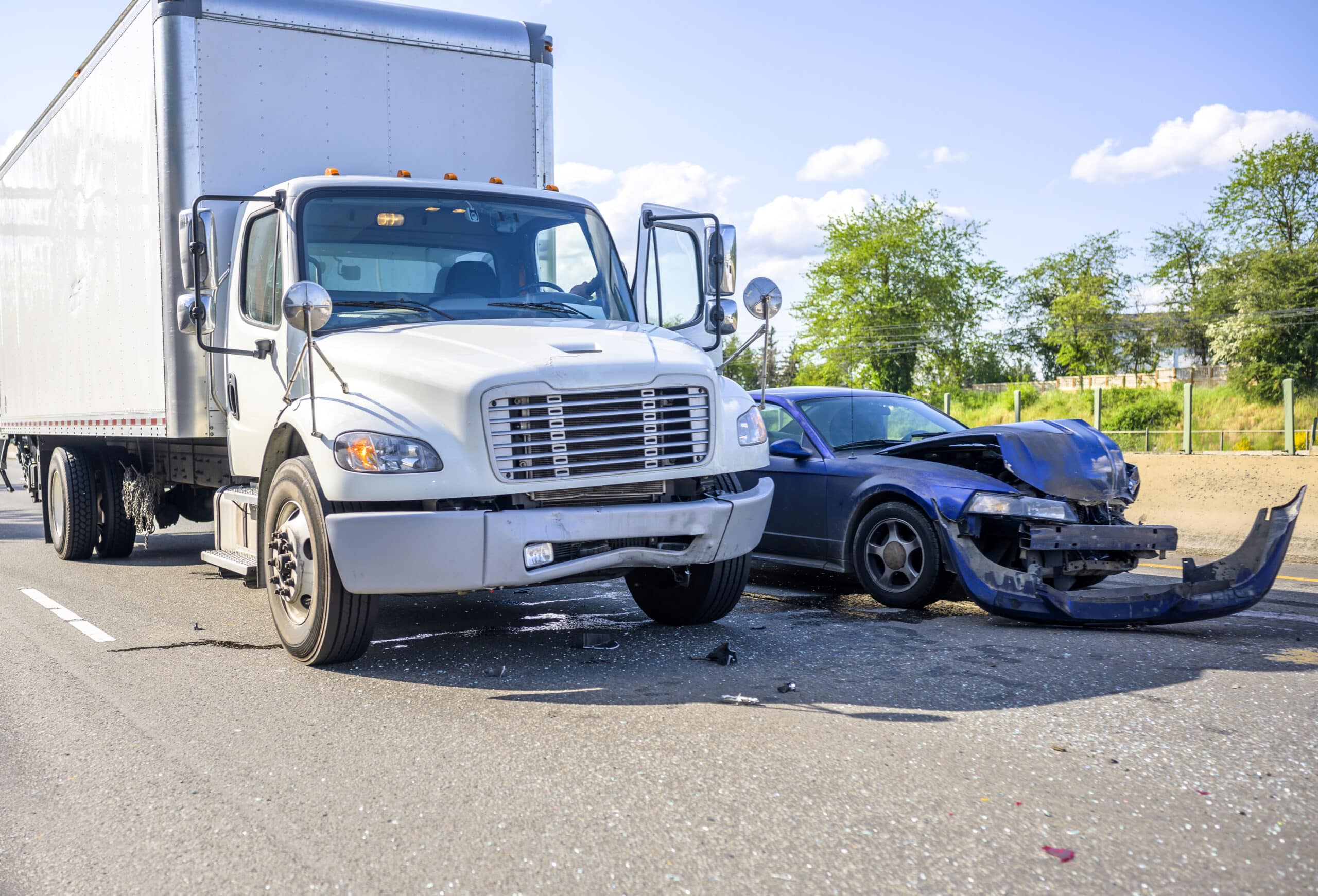 truck crash with car