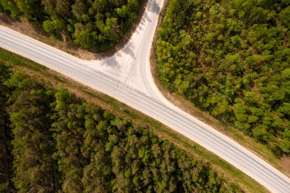 Who Must Yield at T-intersections?